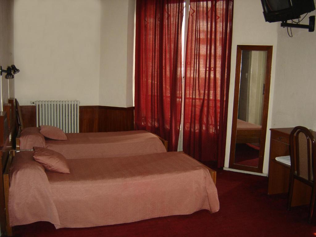 Hotel Chile Buenos Aires Room photo